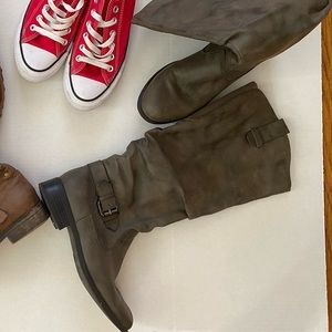 Target mid shin Gray boots